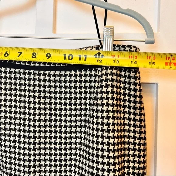 HAROLDS Siz 8 100% Wool Herringbone Skirt Black White Lined Academia Luxury Chic - Picture 8 of 10